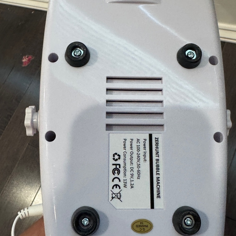 NWOT Zehunt White Electric Bubble Machine - Picture 6 of 6